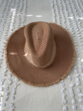Woman’s summer Raffia brim hat